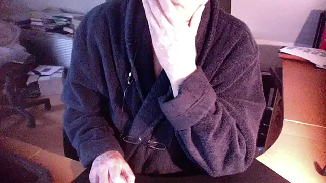 Snapshot of outlaw200 chatting on 01/01/25, 10:21 outlaw200 online show from 01/01/25, 10:21