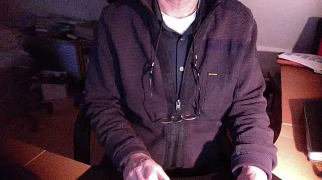 Snapshot of outlaw200 chatting on 01/02/25, 03:40 outlaw200 online show from 01/02/25, 03:40