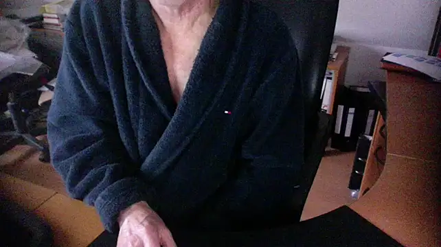 Snapshot of outlaw200 chatting on 01/05/25, 12:10 outlaw200 online show from 01/05/25, 12:10