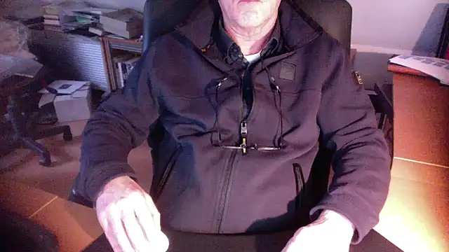 Snapshot of outlaw200 chatting on 01/06/25, 02:58 outlaw200 online show from 01/06/25, 02:58