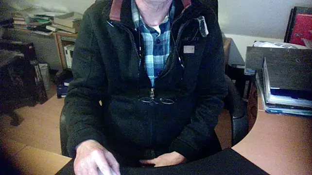 Snapshot of outlaw200 chatting on 01/13/25, 06:38 outlaw200 online show from 01/13/25, 06:38