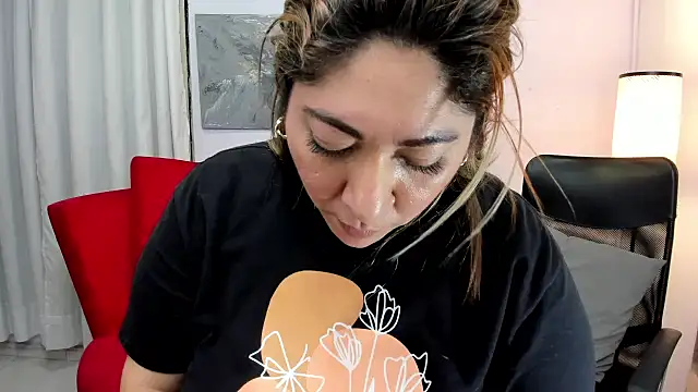 Snapshot of kendra_fire chatting on 05/16/26, 01:02 kendra fire online show from 05/16/26, 01:02