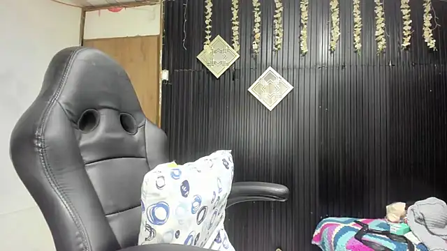 Snapshot of lalanaughty chatting on 11/14/25, 11:53 lalanaughty online show from 11/14/25, 11:53