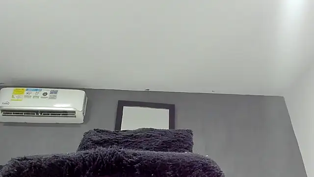 Snapshot of SandraGoldstein chatting on 09/26/25, 02:04 SandraGoldstein online show from 09/26/25, 02:04