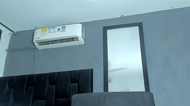 Snapshot of SandraGoldstein chatting on 11/20/25, 02:01 SandraGoldstein online show from 11/20/25, 02:01