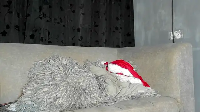 Snapshot of SandraGoldstein chatting on 12/05/25, 05:20 SandraGoldstein online show from 12/05/25, 05:20