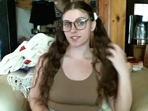 Snapshot of katie_kitten38 chatting on 04/20/26, 02:31 katie kitten38 online show from 04/20/26, 02:31