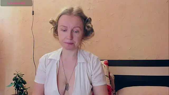 Snapshot of I_AM_MILF chatting on 04/14/26, 07:03 I AM MILF online show from 04/14/26, 07:03