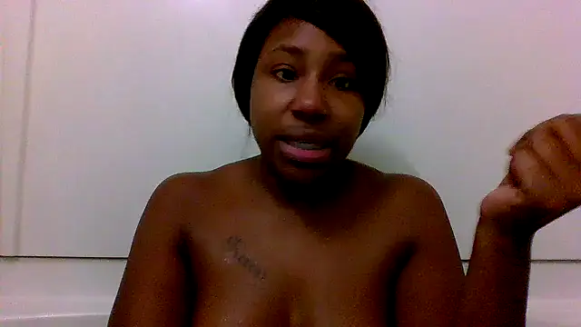 Snapshot of Xochillovemoney2 chatting on 12/07/24, 05:59 Xochillovemoney2 online show from 12/07/24, 05:59