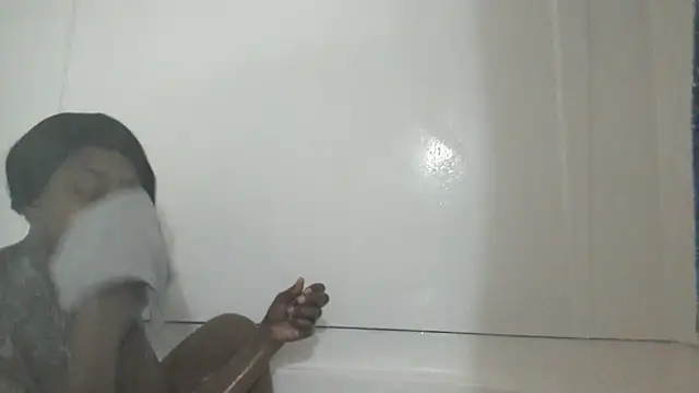 Snapshot of Xochillovemoney2 chatting on 03/17/25, 06:29 Xochillovemoney2 online show from 03/17/25, 06:29