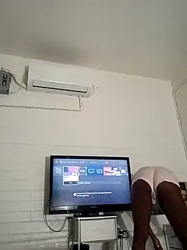 Snapshot of Xochillovemoney2 chatting on 09/28/25, 06:30 Xochillovemoney2 online show from 09/28/25, 06:30