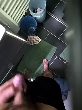 Snapshot of ktmtom247 chatting on 11/21/25, 04:00 ktmtom247 online show from 11/21/25, 04:00