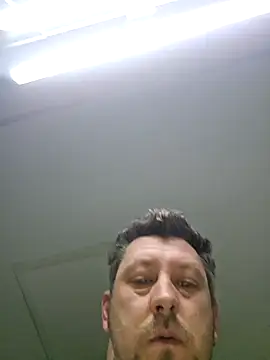 Snapshot of ktmtom247 chatting on 11/28/25, 04:15 ktmtom247 online show from 11/28/25, 04:15