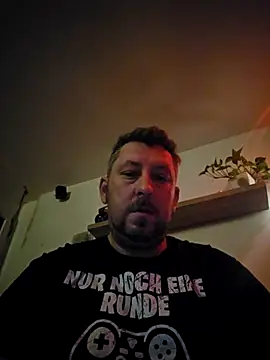 Snapshot of ktmtom247 chatting on 12/15/25, 04:06 ktmtom247 online show from 12/15/25, 04:06