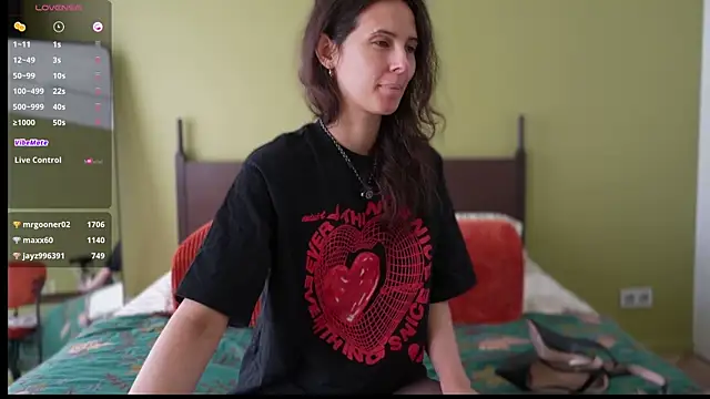 LAUREL HAZEL online show from 07/22/26, 10:07