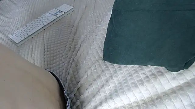 Snapshot of Kiradoll27 chatting on 11/19/25, 10:04 Kiradoll27 online show from 11/19/25, 10:04