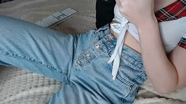 Snapshot of Kiradoll27 chatting on 12/04/25, 10:13 Kiradoll27 online show from 12/04/25, 10:13