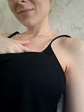 Snapshot of YogisticJuli666 chatting on 10/09/25, 06:33 YogisticJuli666 online show from 10/09/25, 06:33