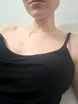 Snapshot of YogisticJuli666 chatting on 10/31/25, 05:19 YogisticJuli666 online show from 10/31/25, 05:19