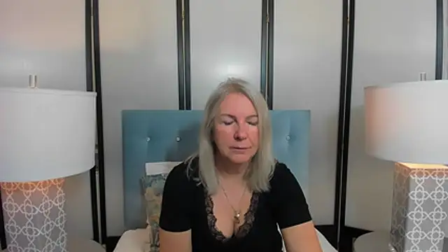 EricaTop online show from 10/18/25, 05:10