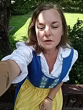 Snapshot of SwedishJennifer chatting on 06/19/26, 12:20 SwedishJennifer online show from 06/19/26, 12:20