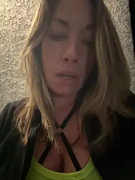 Snapshot of _NinaLuvSins_ chatting on 10/21/25, 01:06 NinaLuvSins online show from 10/21/25, 01:06