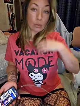 Snapshot of _NinaLuvSins_ chatting on 10/25/25, 01:24 NinaLuvSins online show from 10/25/25, 01:24