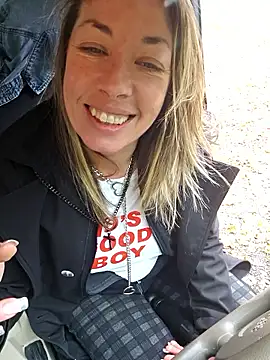 Snapshot of _NinaLuvSins_ chatting on 11/22/25, 03:44 NinaLuvSins online show from 11/22/25, 03:44