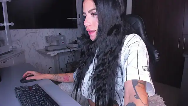 Lisegg  online show from 12/10/24, 11:00