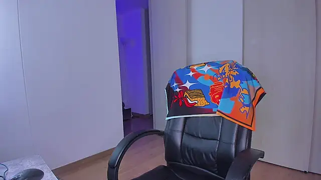 Snapshot of Lisegg_ chatting on 11/14/25, 10:58 Lisegg online show from 11/14/25, 10:58