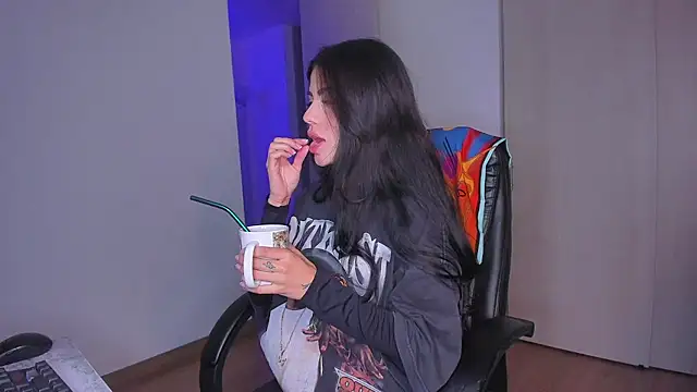 Snapshot of Lisegg_ chatting on 11/19/25, 10:04 Lisegg online show from 11/19/25, 10:04