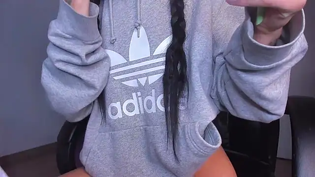 Snapshot of Lisegg_ chatting on 12/03/25, 10:24 Lisegg online show from 12/03/25, 10:24