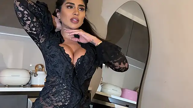 Snapshot of ArabicBarbie chatting on 12/18/25, 10:49 ArabicBarbie online show from 12/18/25, 10:49