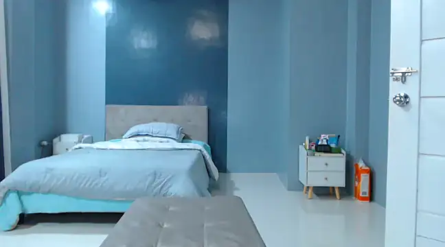 Snapshot of _FoxyFlair chatting on 12/04/24, 02:37 FoxyFlair online show from 12/04/24, 02:37