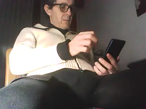 Snapshot of Moro_ra chatting on 01/14/26, 07:19 Moro ra online show from 01/14/26, 07:19