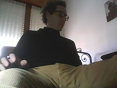 Snapshot of Moro_ra chatting on 02/21/26, 01:01 Moro ra online show from 02/21/26, 01:01