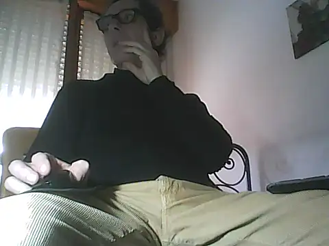 Snapshot of Moro_ra chatting on 02/25/26, 12:48 Moro ra online show from 02/25/26, 12:48