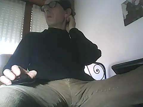 Snapshot of Moro_ra chatting on 02/27/26, 01:00 Moro ra online show from 02/27/26, 01:00