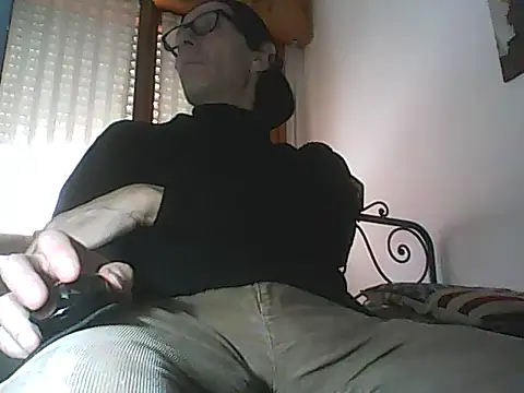 Snapshot of Moro_ra chatting on 03/27/26, 01:00 Moro ra online show from 03/27/26, 01:00