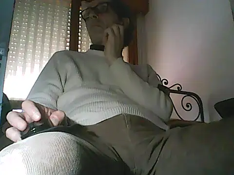 Snapshot of Moro_ra chatting on 04/10/26, 11:59 Moro ra online show from 04/10/26, 11:59