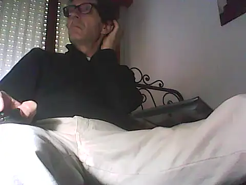 Snapshot of Moro_ra chatting on 05/03/26, 11:49 Moro ra online show from 05/03/26, 11:49