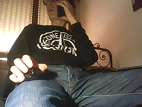 Snapshot of Moro_ra chatting on 05/10/26, 11:37 Moro ra online show from 05/10/26, 11:37