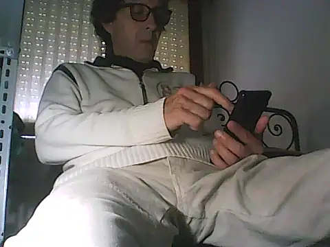 Snapshot of Moro_ra chatting on 05/17/26, 11:39 Moro ra online show from 05/17/26, 11:39