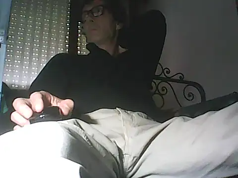 Snapshot of Moro_ra chatting on 05/19/26, 11:38 Moro ra online show from 05/19/26, 11:38