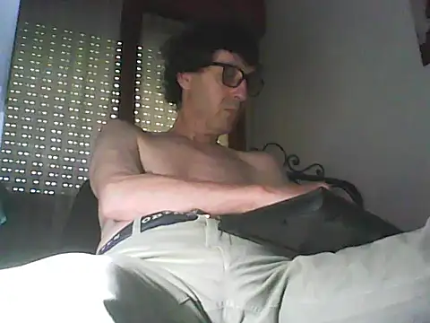 Snapshot of Moro_ra chatting on 05/29/26, 11:19 Moro ra online show from 05/29/26, 11:19