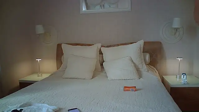 Snapshot of Luna_Hoty chatting on 11/27/25, 07:10 Luna Hoty online show from 11/27/25, 07:10