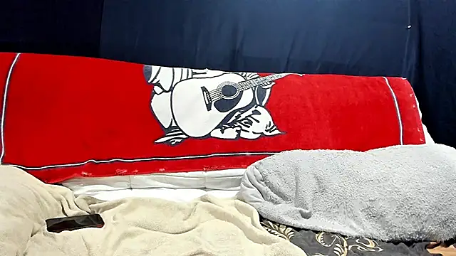 Snapshot of iBreakHeartz chatting on 12/10/24, 01:00 iBreakHeartz online show from 12/10/24, 01:00