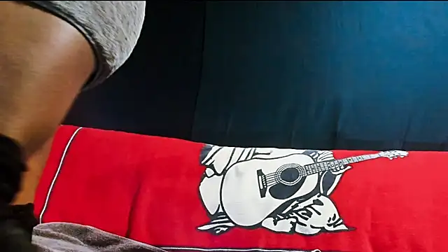 Snapshot of iBreakHeartz chatting on 12/11/24, 01:58 iBreakHeartz online show from 12/11/24, 01:58