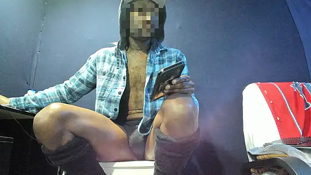 Snapshot of iBreakHeartz chatting on 12/24/24, 06:28 iBreakHeartz online show from 12/24/24, 06:28