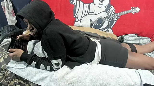 Snapshot of iBreakHeartz chatting on 12/26/24, 02:27 iBreakHeartz online show from 12/26/24, 02:27